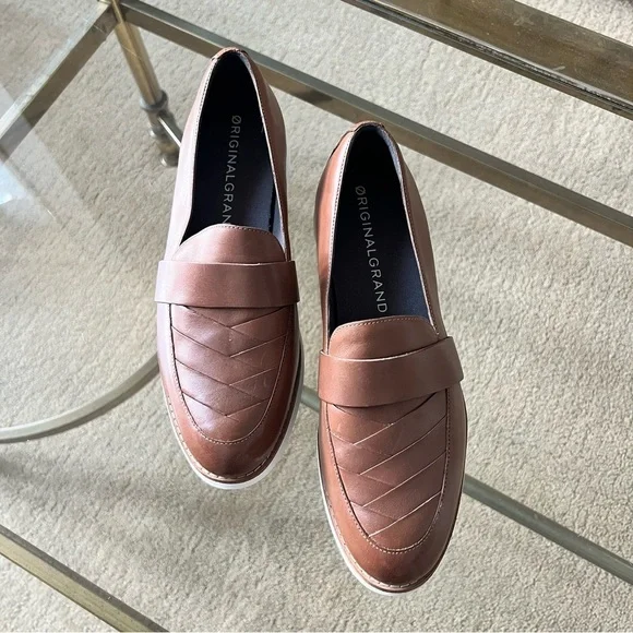Cole Haan Brown Leather Loafers with Modern Design - Picture 9 of 9